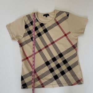 Vintage Women’s Burberry T-shirt